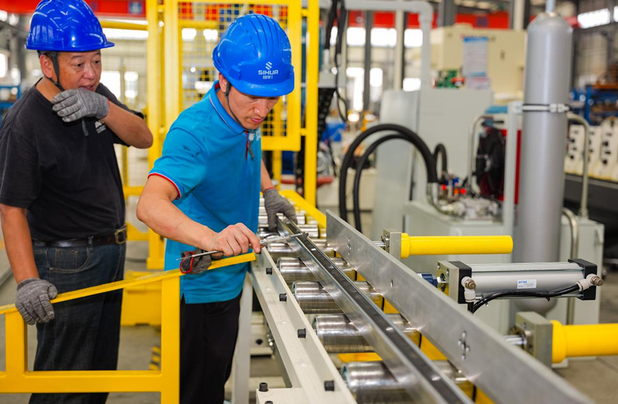 Roll Forming Baja Kekuatan Tinggi untuk Suku Cadang Otomotif