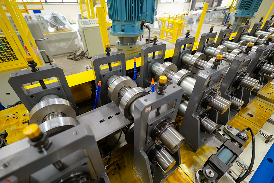Cara Memilih Mesin Roll Forming: Panduan Industri & Manfaat Utama