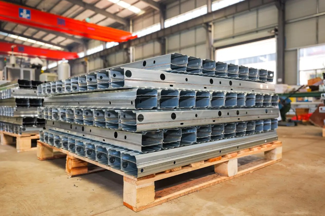 Bagaimana Cara Memilih Garis Roll Forming Suku Cadang Struktur Otomotif yang Tepat?